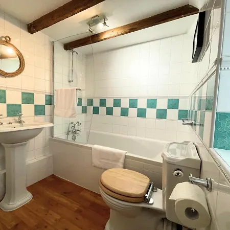 Cliff Crest * Staithes