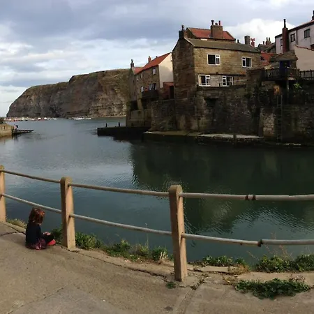 Cliff Crest * Staithes