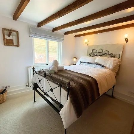 Cliff Crest * Staithes